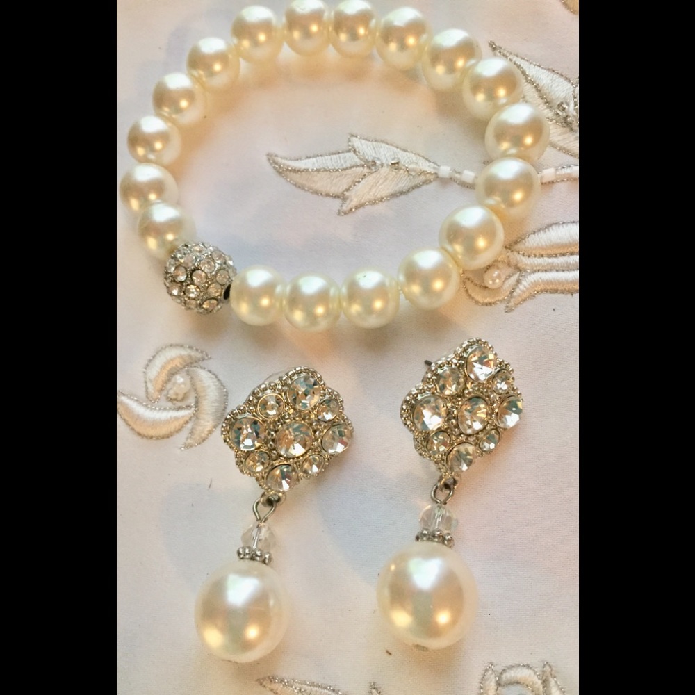 Ivory/white/crystal mock pearl bracelet, earrings!